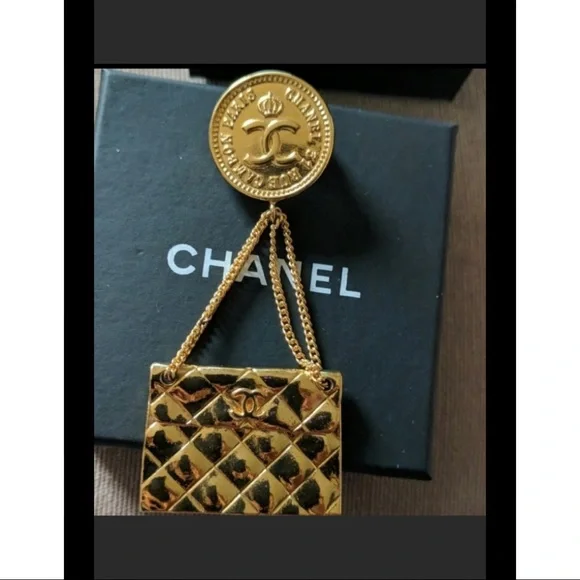 Chanel purse pin